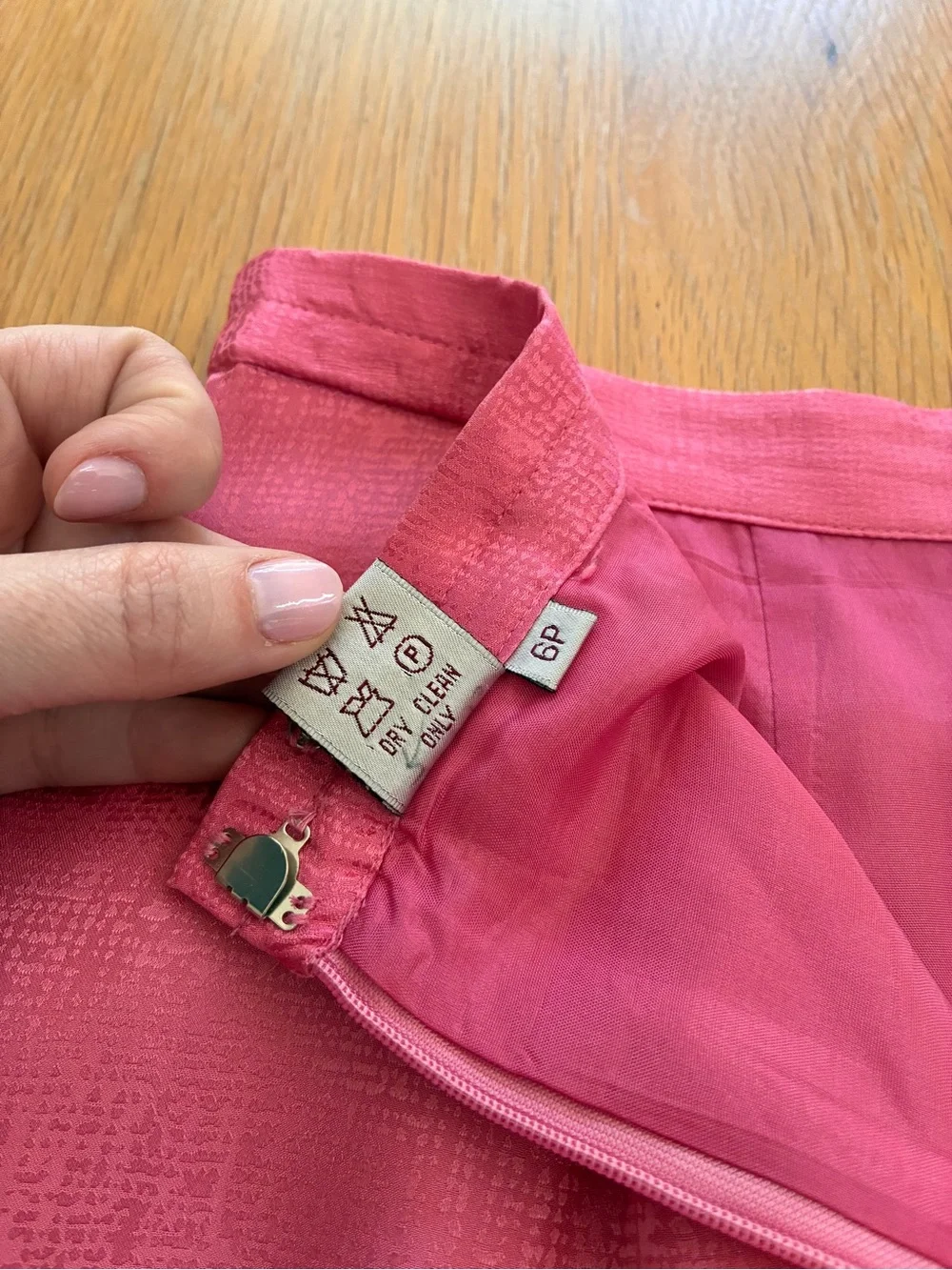 Vintage Papell Petites-100% Silk-Fuchsia-Pink Pencil Skirt-Barbiecore-90s-6P